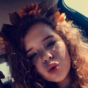 Meet your Posher, Ella